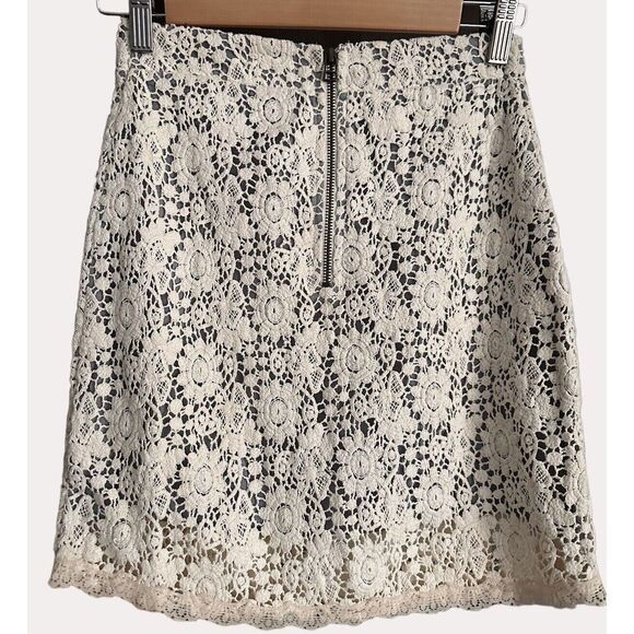 Kimchi Blue Urban Outfitters Crochet Lace Mini Skirt Ivory Blue 0 bv - Picture 3 of 4